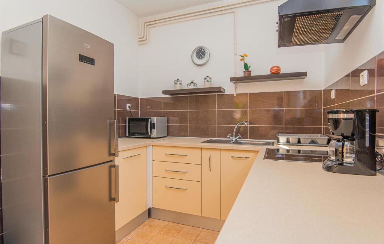 3 Bedroom Lovely Apartment In Brodarica 브로다리카 외부 사진